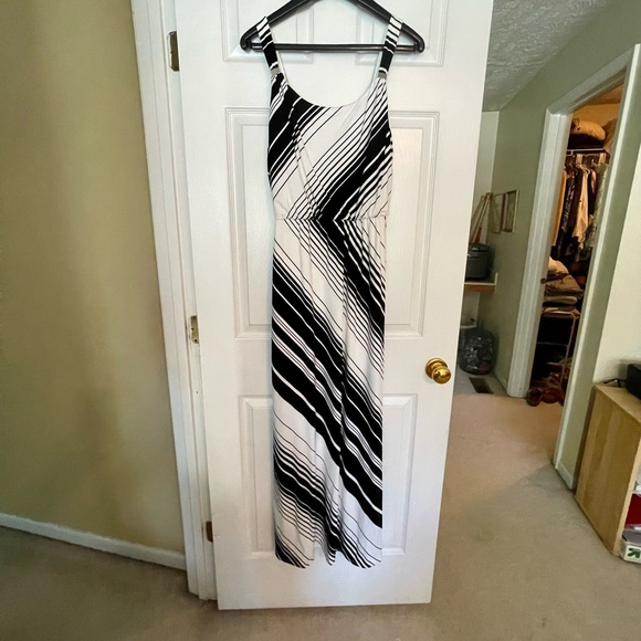 EUC WHBM medium maxi dress - Picture 1 of 7